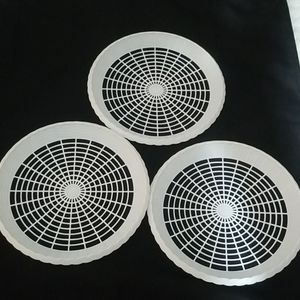 Set of 3 plastic paper plates holder.